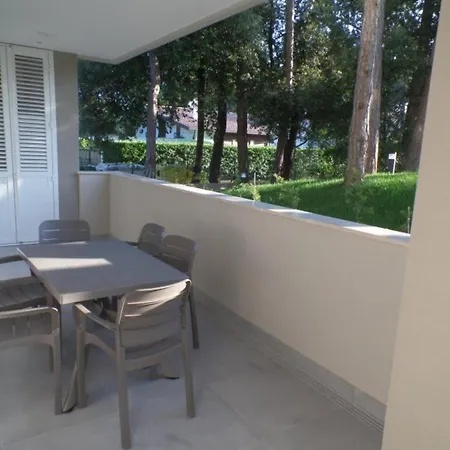 Modern One-bedroom Flat In A New דירה