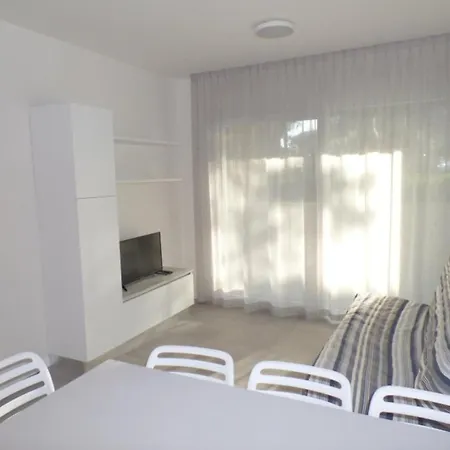 Modern One-bedroom Flat In A New * ביביונה